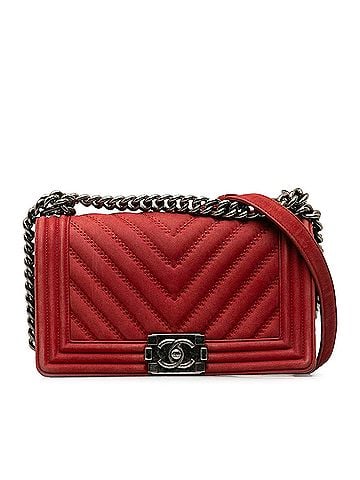 Chanel medium discount chevron boy bag