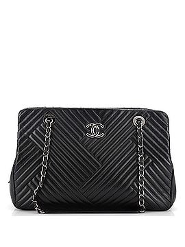 Chanel CC Crossing Tote Chevron Lambskin Large (view 1)