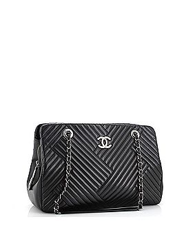 Chanel CC Crossing Tote Chevron Lambskin Large (view 2)