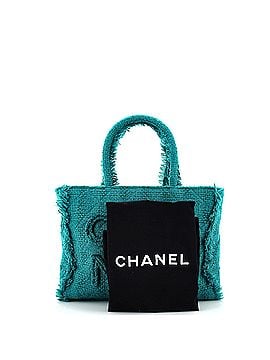 Chanel Giant Logo Shopping Bag Quilted Tweed Medium (view 2)