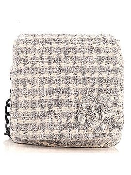 Chanel Camellia Messenger Bag Tweed Large (view 1)