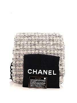 Chanel Camellia Messenger Bag Tweed Large (view 2)