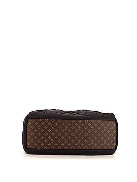 Louis Vuitton Pillow OnTheGo Tote Monogram Quilted Econyl Nylon MM (view 2)