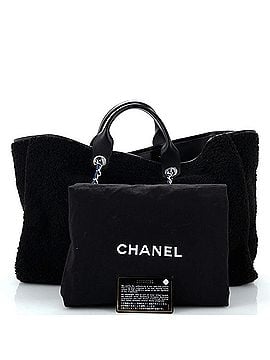 Chanel Deauville Tote Shearling Large (view 2)
