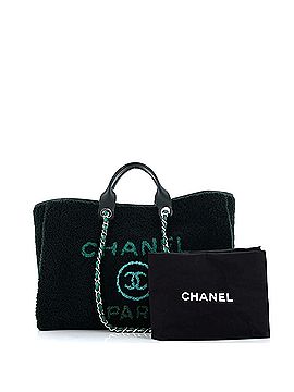 Chanel Deauville Tote Shearling Large (view 2)