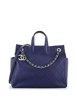 Chanel CC Pocket Tote Quilted Caviar Medium (view 1)