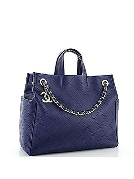 Chanel CC Pocket Tote Quilted Caviar Medium (view 2)