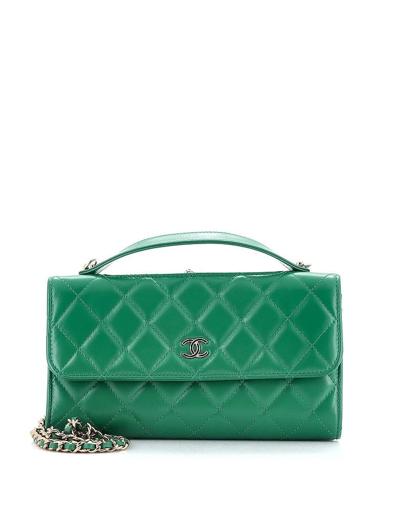 Chanel 100% Patent Leather Green Kisslock Flap Phone Holder with Chain Quilted Shiny Calfskin One Size - photo 1
