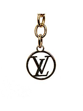 Louis Vuitton Essential V Necklace (view 2)