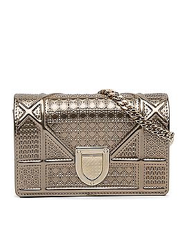 Dior Microcannage Diorama Wallet on Chain (view 1)