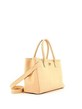 Chanel Cerf Executive Tote Leather Medium (view 2)