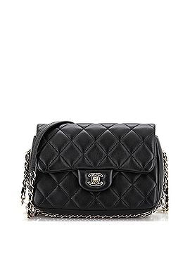 Chanel My Precious Pearls Chain Flap Bag Quilted Lambskin Medium (view 1)