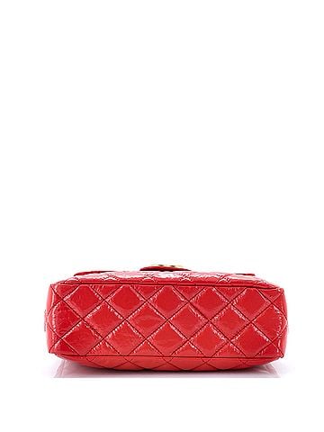 Chanel Wavy CC Hobo Quilted Crumpled Calfskin Medium (view 2)