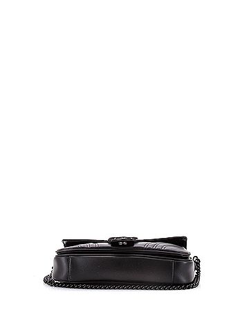 Gucci GG Marmont Monochrome Flap Bag Matelasse Leather Medium (view 2)