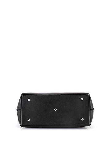 Louis Vuitton Lockme Day Bag Leather (view 2)