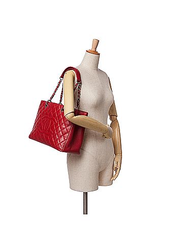 Chanel Caviar Grand Shopping Tote (view 2)