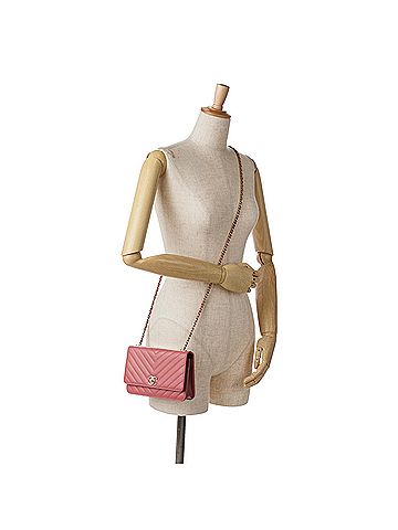 Chanel Chevron Quilted Lambskin Trendy CC Wallet on Chain (view 2)