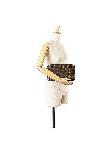 Louis Vuitton Monogram Trousse Toilette 28 (view 2)