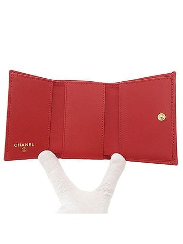 Chanel Matelassé Red Leather Wallet (view 2)