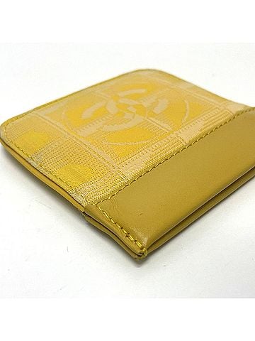 Chanel Logo Cc Yellow Leather Wallet (view 2)