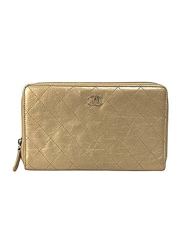 Chanel Logo Cc Gold Leather Wallet (view 1)