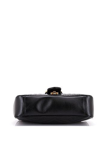 Gucci GG Marmont Flap Bag Matelasse Leather Medium (view 2)