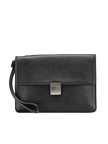 Louis Vuitton Taiga Selenga (view 1)