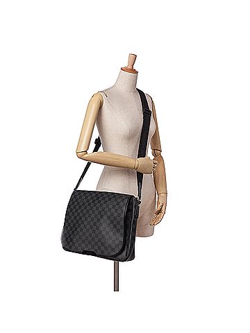 Louis Vuitton Damier Graphite Daniel MM (view 2)