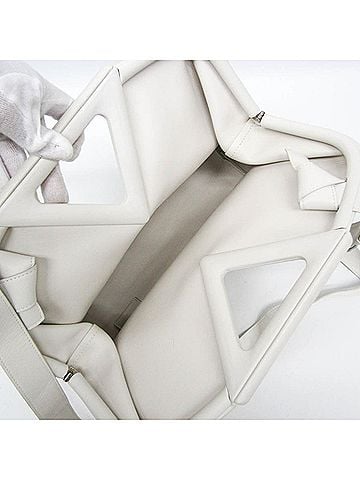 Bottega Veneta White Leather Handbag Shoulder Bag (view 2)