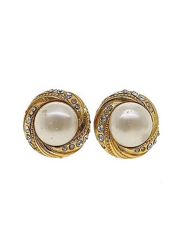 Chanel Gold Metal Earring Jewelry (view 1)