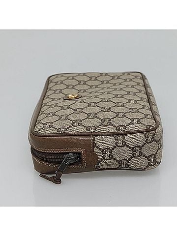 Gucci Gg Supreme Beige Canvas Clutch Bag (view 2)