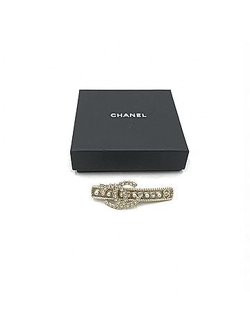 Chanel Crystal Pearl CC Hair Women's Clip (view 1)