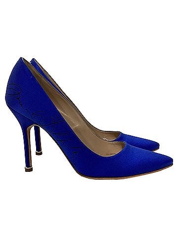 Vetements Vetements x Manolo Blahnik Signed Pointed Pumps in Blue Satin (view 1)