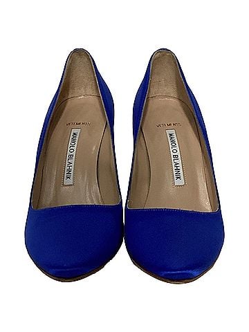 Vetements Vetements x Manolo Blahnik Signed Pointed Pumps in Blue Satin (view 2)
