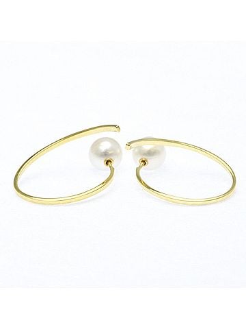 Tasaki Tasaki A Fine Balance Pearl Earrings Pearl Yellow Gold (18K) Hoop Earrings Gold (view 1)