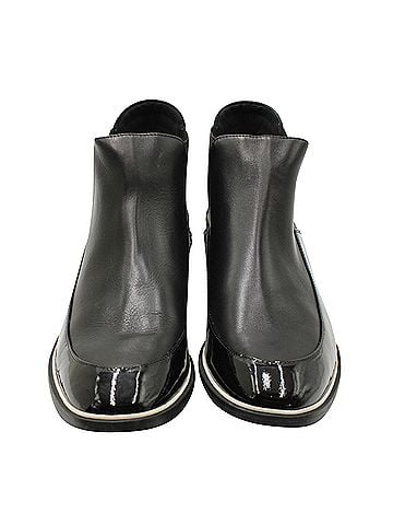 Nicholas Kirkwood Nicholas Kirkwood Quilted Ankle Boots in Black Leather (view 2)