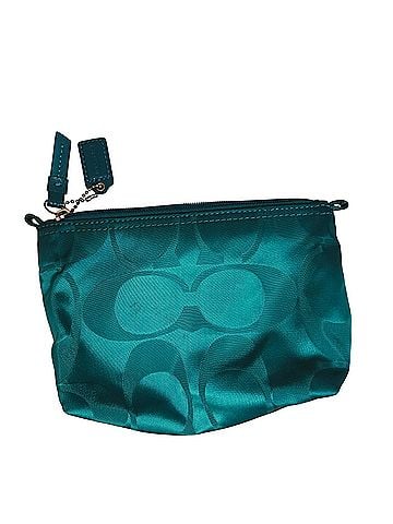 Coach w



+1
This is a discontinued Coach Getaway Signature Nylon cosmetic pouch Wallet (view 2)