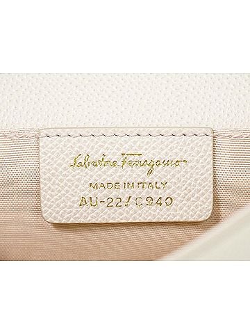 Salvatore Ferragamo Vara Bow Chain Flap Bag Leather Beige Leather Shoulder Bag Bag (view 2)
