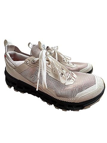 On Cloud Sneakers (view 1)