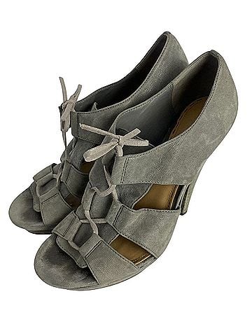 Coach Teagan Heels (view 1)
