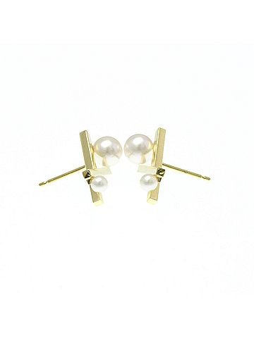 Tasaki Tasaki Balance Cross Earrings Pearl Yellow Gold (18K) Stud Earrings (view 2)
