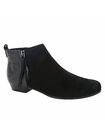 Munro American Women's Lexi Ii Booties (view 1)