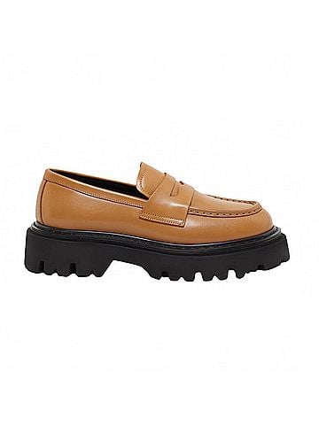 Closed Women's Leather Loafer in Chino Beige (view 1)