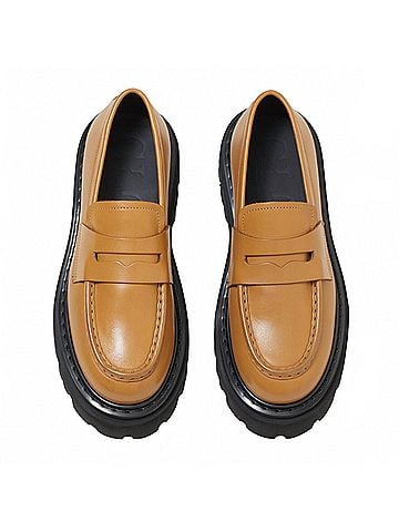 Closed Women's Leather Loafer in Chino Beige (view 2)