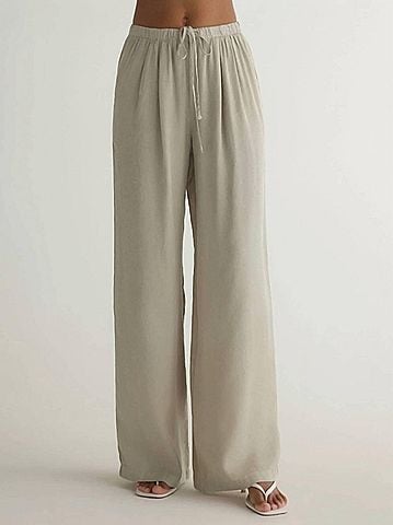Bella Dahl Wide Leg Pleated Pant in Foggy Coast (view 2)