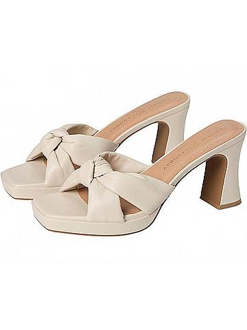 Chinese Laundry Women's Gwinn Platform Heel in Bone (view 2)