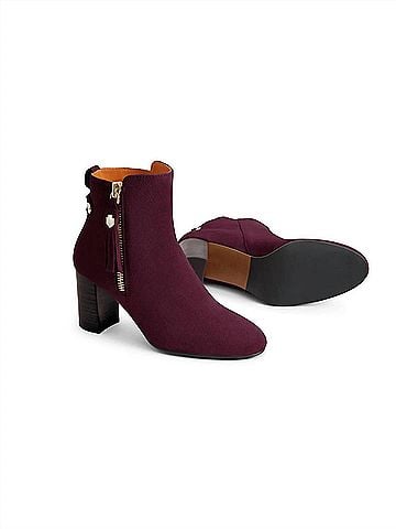 Fairfax & Favor Women's Oakham Heeled Ankle Boot in Elderberry (view 2)