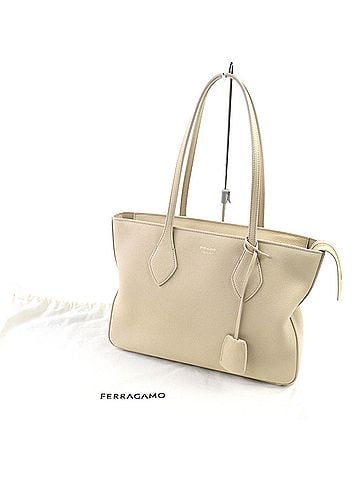 Salvatore Ferragamo Salvatore Ferragamo FERRAGAMO 219861 Tote Bag M Calf Leather with Clochette, Can be Carried on Shoulder, Light Beige, Comes Dust Bag, Made in Italy, Women's (view 2)