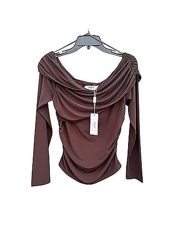ASTR The Label Datia Long Sleeve T-Shirt (view 1)