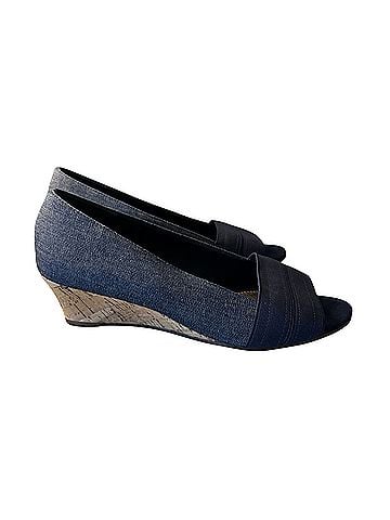 Coach and Four Wedges (view 1)